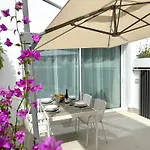 With Private Courtyard - Colosseum & Forum Appartement *