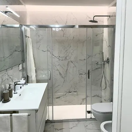 Apartment With Private Courtyard - Colosseum & Forum Rome