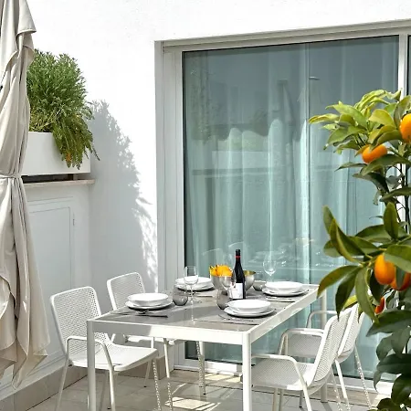 With Private Courtyard - Colosseum & Forum Apartment Rome