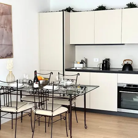 Apartment With Private Courtyard - Colosseum & Forum Rome