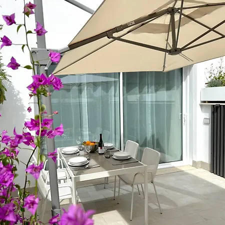 With Private Courtyard - Colosseum & Forum Apartmán *